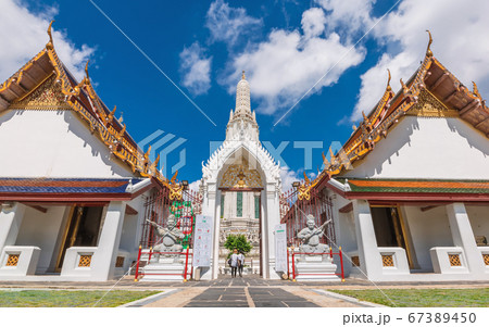 Wat Arun The Temple of Dawn beautiful ancient architecture Landmark of Bangkok 67389450