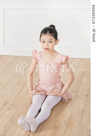 Happy children concept, a portrait of asian children smiling 375 67390999