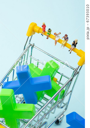 Miniature world concept- Miniature figurine of traveler, businessman, couple, family 217 67393010