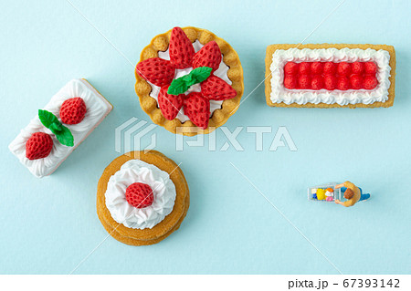 Miniature world concept- Miniature figurine of traveler, businessman, couple, family 294 67393142