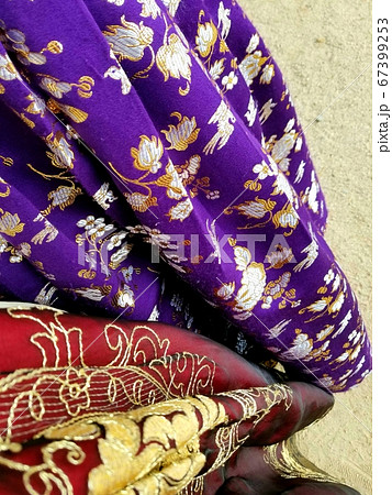 韓国ソウル女性用韓服赤と紫色 韓国ソウル女性用韓服赤と紫色 67399253