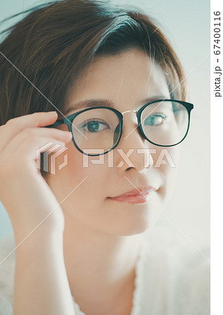 30代メガネ女性 30代メガネ女性 67400116