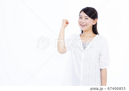 30代女性 白バック 67400855