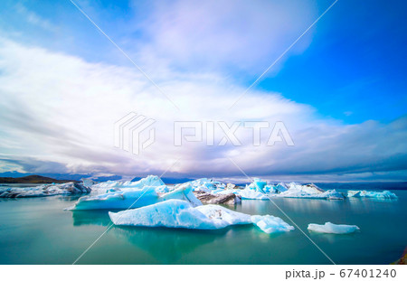 Iceland Lake with Melting Glaciers 67401240