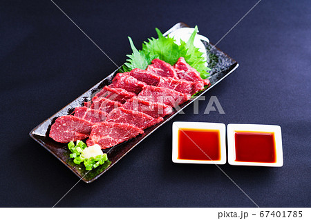 馬刺し【九州・熊本，信州・長野の御当地グルメ】 67401785