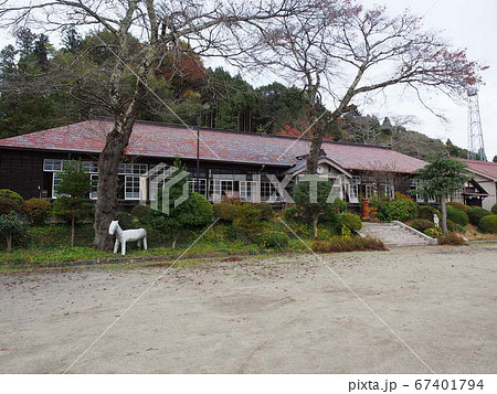 茨城県久慈郡の旧上岡小学校 67401794