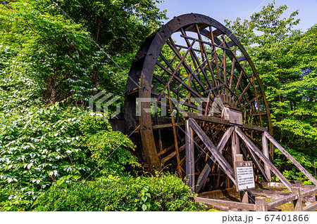 （栃木県）杉並木公園・今市用水円筒分水井　大水車 67401866