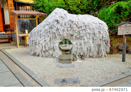 京都　安井金比羅宮　縁切り縁結び碑 67402971