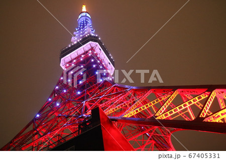 ブルーにライトアップされる東京タワー　インフィニティ・ダイヤモンドヴェール 67405331