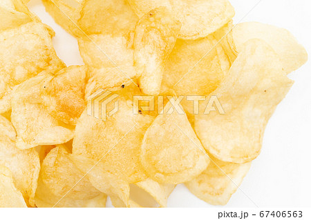 ポテトチップ　白背景 67406563