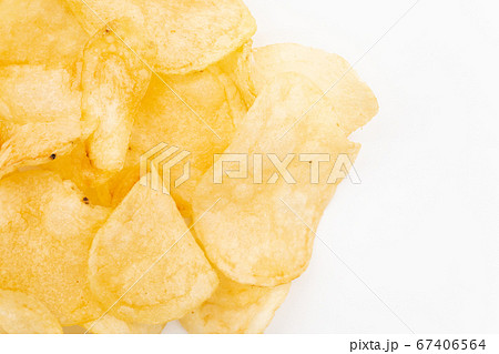 ポテトチップ　白背景 67406564