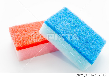 食器洗い用スポンジ　白背景 67407945