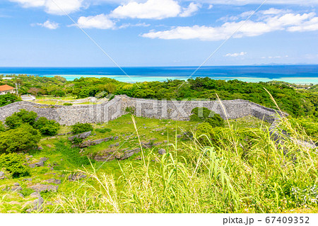 今帰仁城の御内原から見た大隅 沖縄県 今帰仁城の御内原から見た大隅 沖縄県 67409352