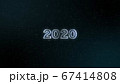 黒い背景に浮かぶ2020とキラキラ 67414808