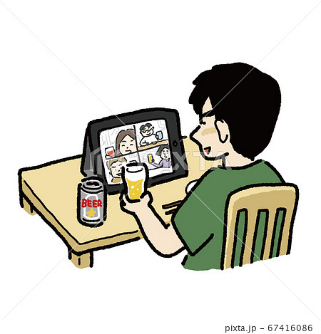 オンライン飲み会で乾杯する男性 67416086