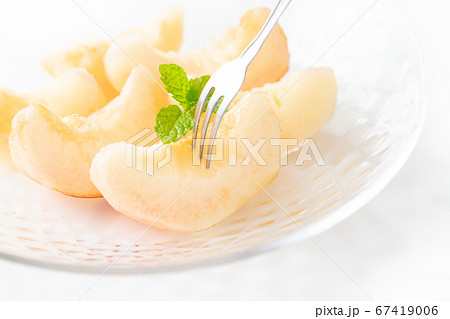 切り分けた桃(山梨県産白鵬) 切り分けた桃(山梨県産白鵬) 67419006