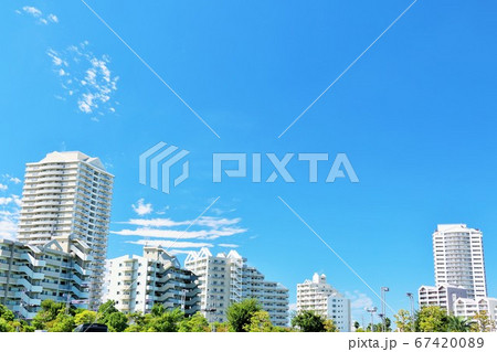 青空のマンション街 青空のマンション街 67420089