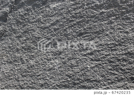 荒い岩肌 67420235