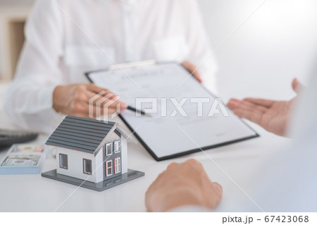 Sale representative offer house purchase contract Sale representative offer house purchase contract 67423068