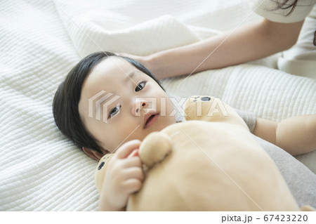 赤ちゃん 幼児 睡眠 67423220