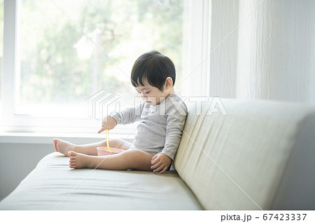 幼児 韓国人 ポートレート 67423337