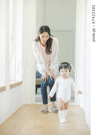 ライフスタイル ママ 母 67423382