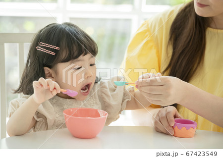 子供 ママ 母 67423549