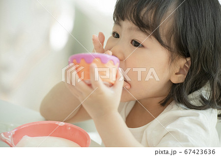女性 女 女の子 67423636