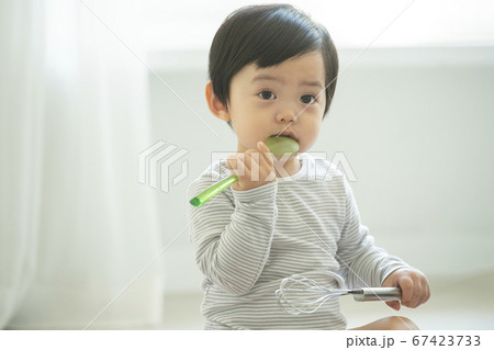 幼児 韓国人 ポートレート 67423733