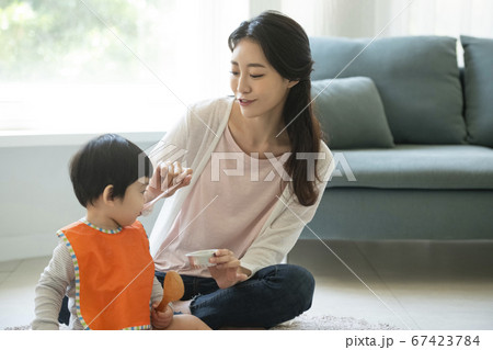 ママ 母 お母さん 67423784