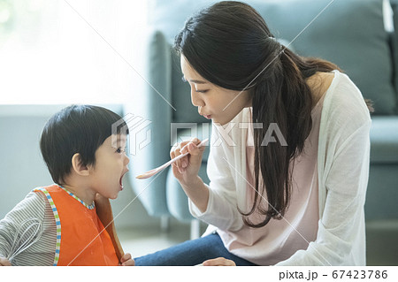 ママ 母 お母さん 67423786