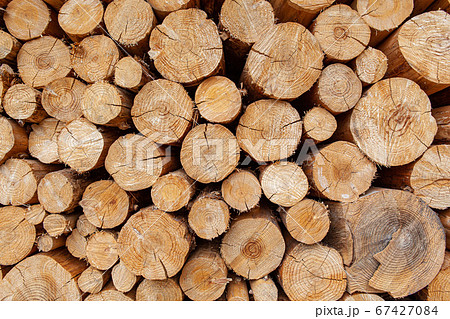 薪と薪ストーブのある暮らし 67427084