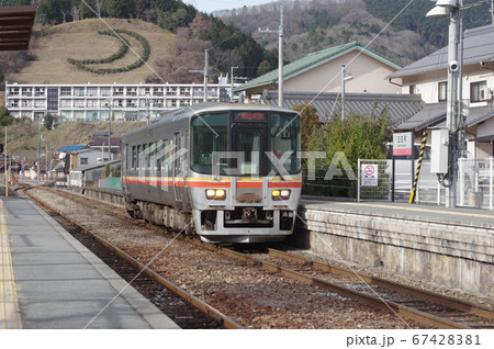 姫新線三日月駅に停車する播磨新宮行単行列車 姫新線三日月駅に停車する播磨新宮行単行列車 67428381