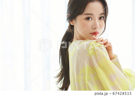 20代 女性 女 67428515