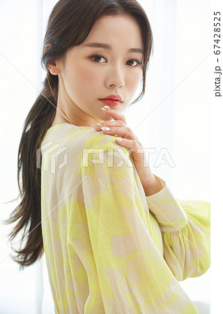 20代 女性 女 67428525