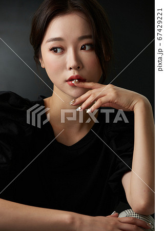 20代 女性 女 67429221