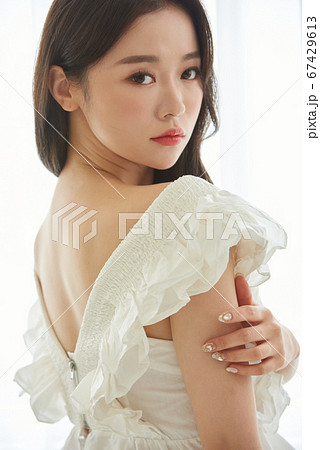 20代 女性 女 67429613