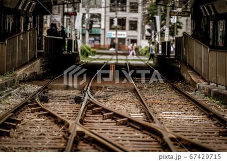 路面電車のある風景 67429715