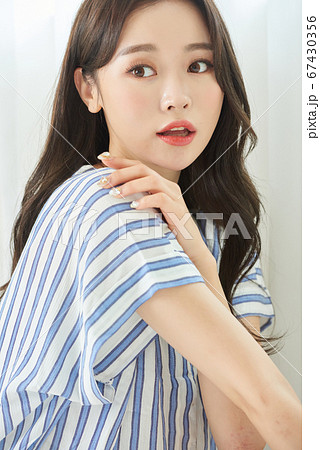 20代 女性 女 67430356