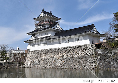 富山城　模擬天守と青空 67432182