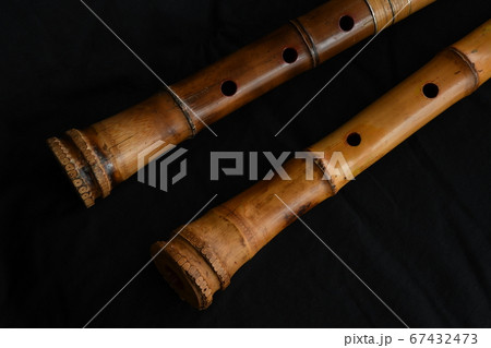 尺八　和楽器　背景黒 67432473