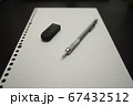 消しゴムとシャープペンシル 67432512