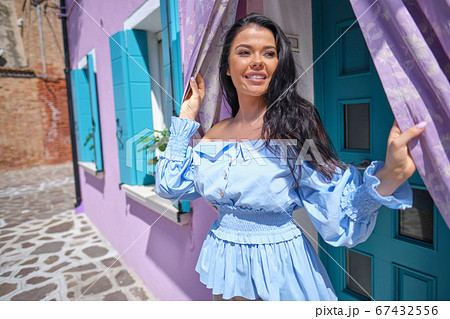 elegant, fashionable girl with glasse stay in the elegant, fashionable girl with glasse stay in the 67432556