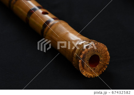 尺八　和楽器　背景黒 67432582