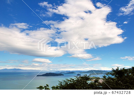 広島県呉市音戸の瀬戸の夏の空 67432728
