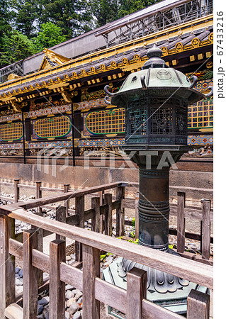 （栃木県）日光東照宮　唐門　一本燈籠 67433216