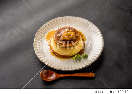 ベトナム風プリン　Vietnamese pudding with condensed milk 67434534