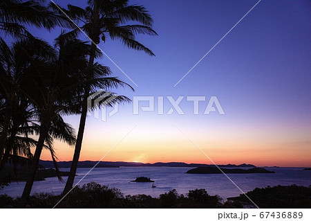 オーストラリア・ハミルトン島の夕景 67436889