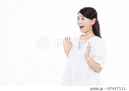 30代女性 白バック 30代女性 白バック 67437111