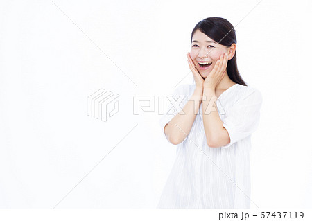 30代女性 白バック 67437119